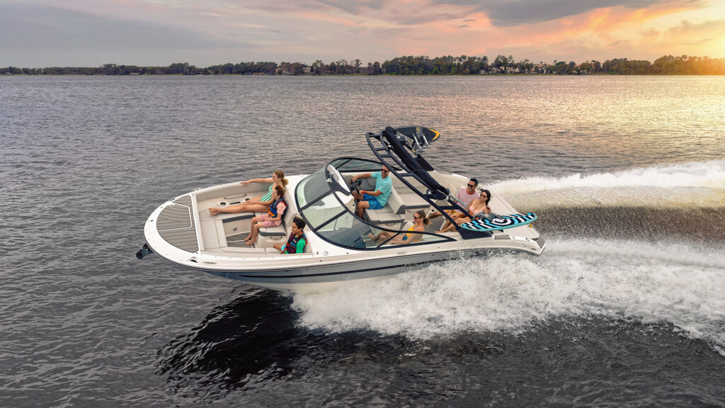 W Tva nya fran Sea Ray SDX Surf