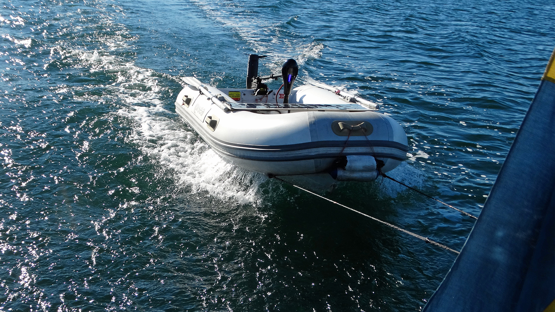 w kraften fran ovan solcellsdriven elsnurra ingang