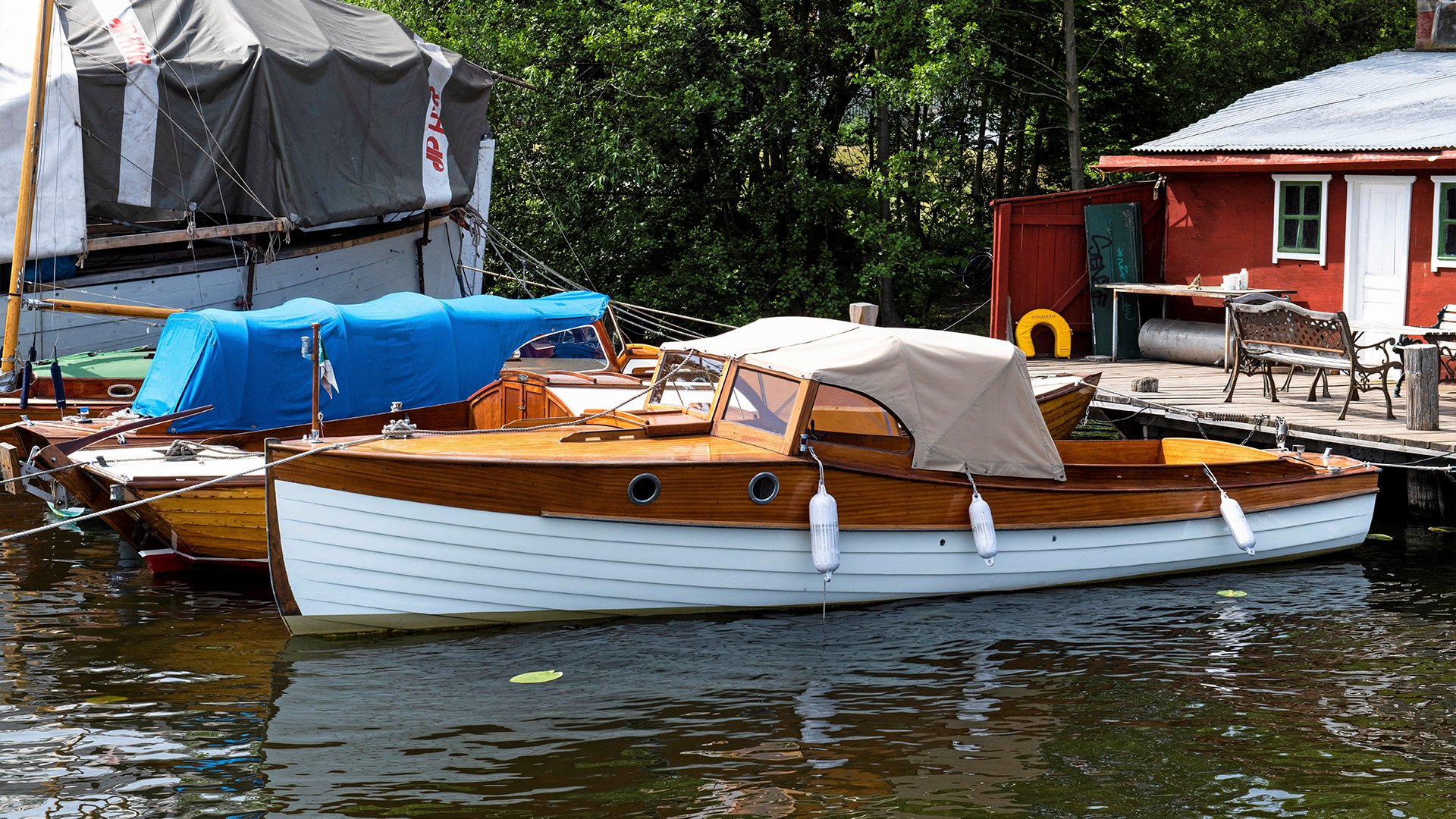 w skeppsmyran ingang motorbat vid bryggan