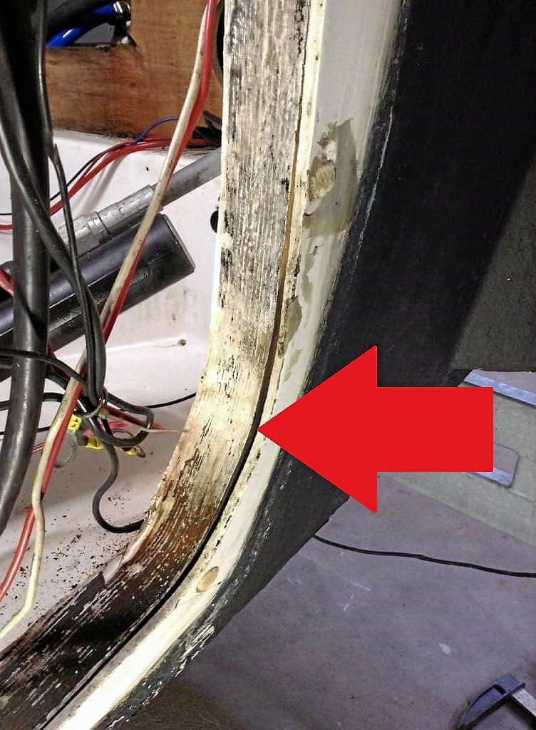 Fukt i akterspegeln.