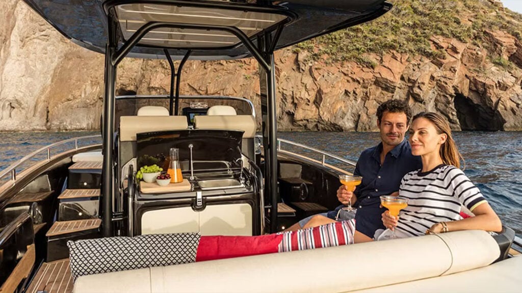 w invictus yacht till sverige sittbrunnsmys